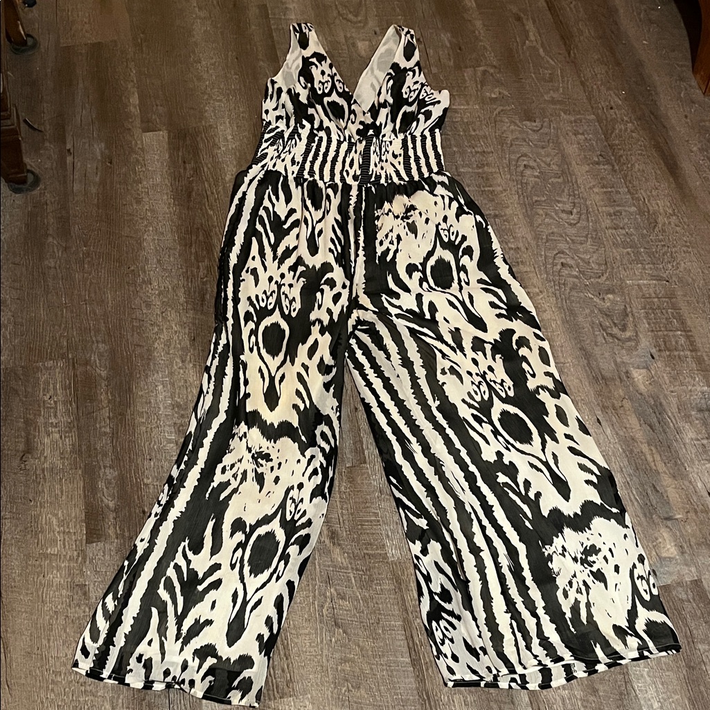 The Pyramid Collection Large Black And White Abstract Jumpsuit